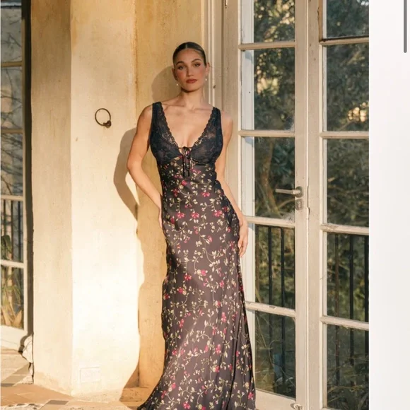 Floral Lace Maxi Dress - Picture 2 of 6